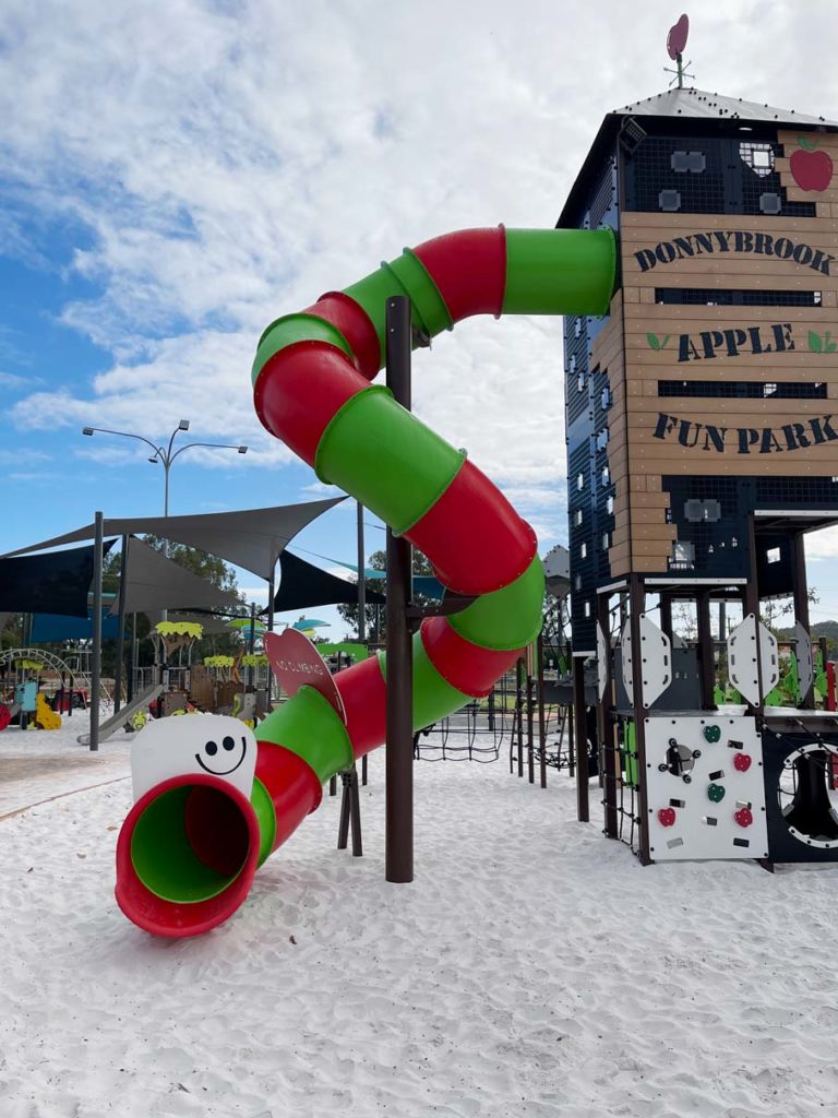 bunte-rutsche-im-apple-fun-park-spielplaetze-sued-west-australien-rundreise-mit-kind