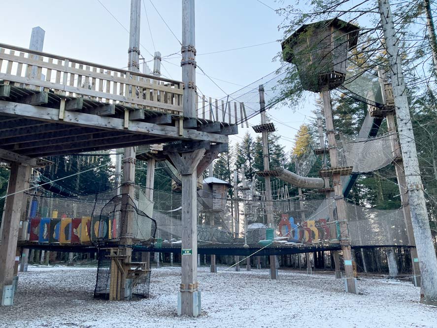 outdoor-kletterpark-im-schnee
