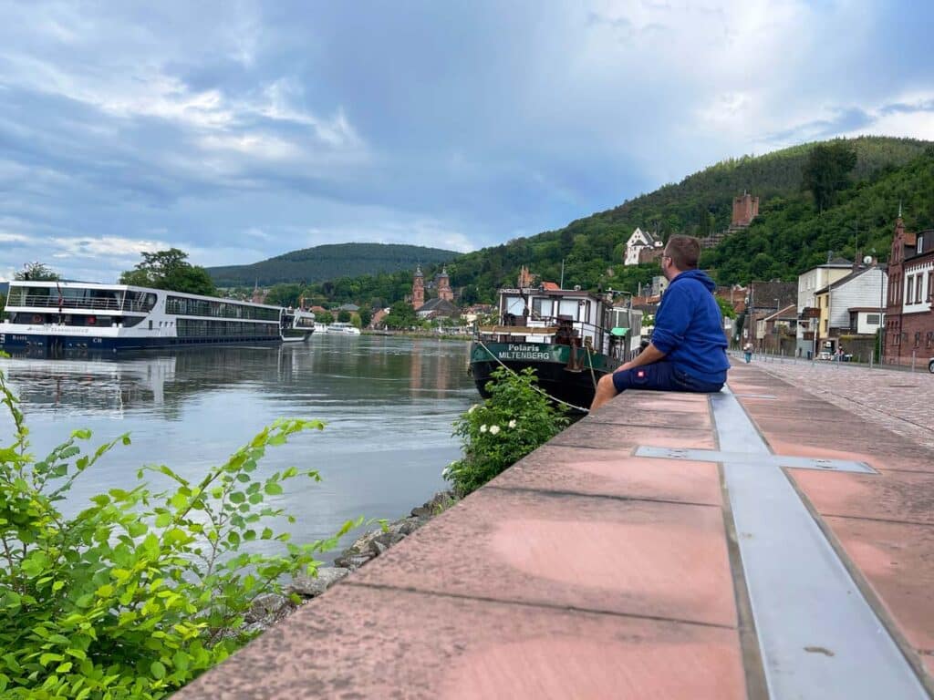 mauer-am-mainufer-miltenberg-mit-blick-auf-altstadt