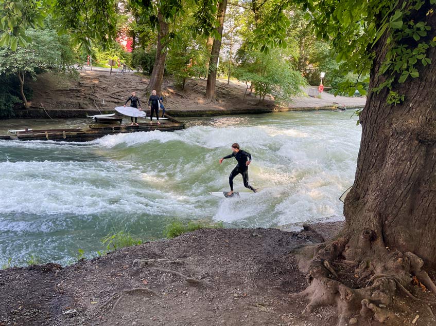 eisbachwelle muenchen an einem tag