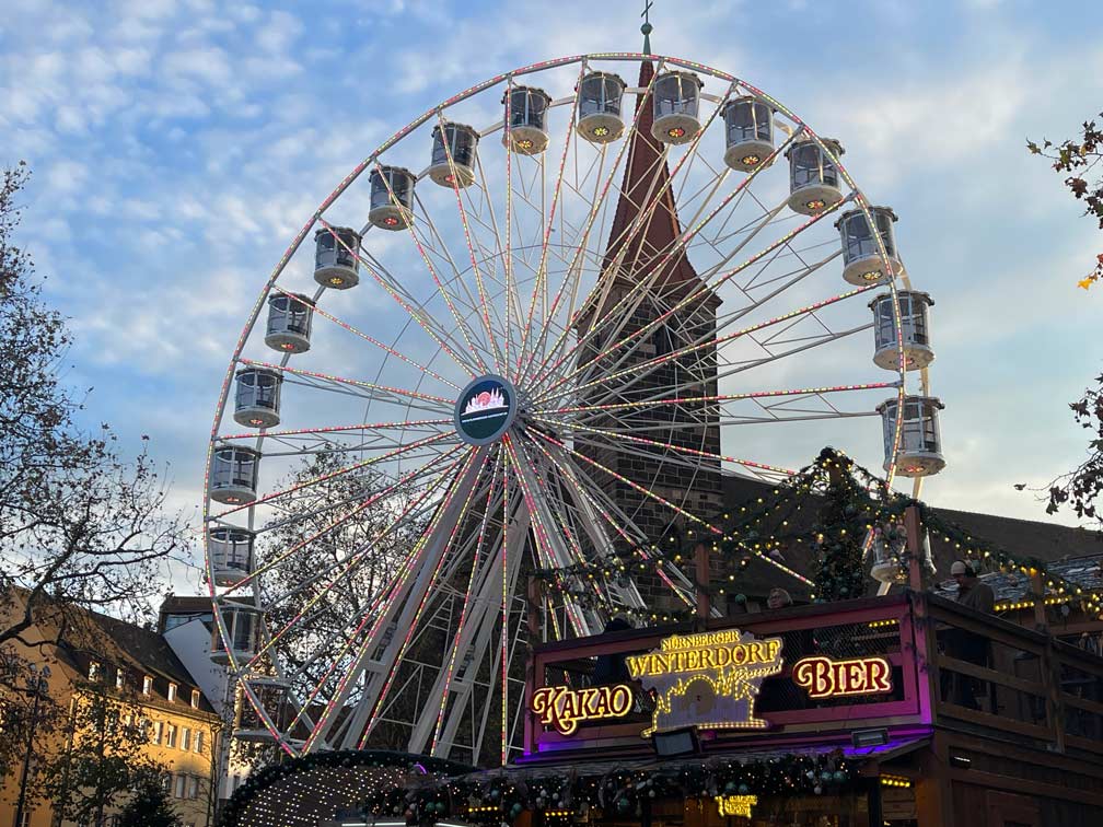 riesenrad-im-winterdorf-nuernberg